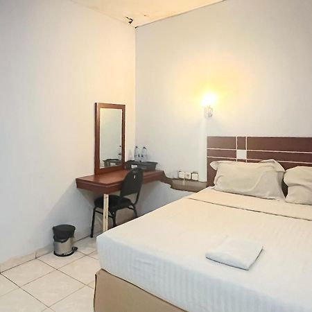 Urbanview Trisula Hotel Makassar Eksteriør billede