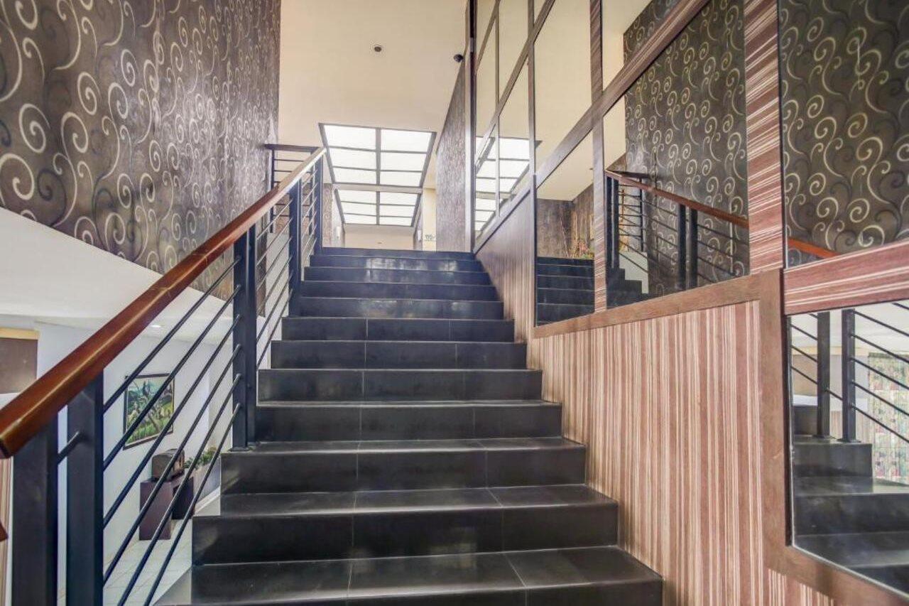 Urbanview Trisula Hotel Makassar Eksteriør billede
