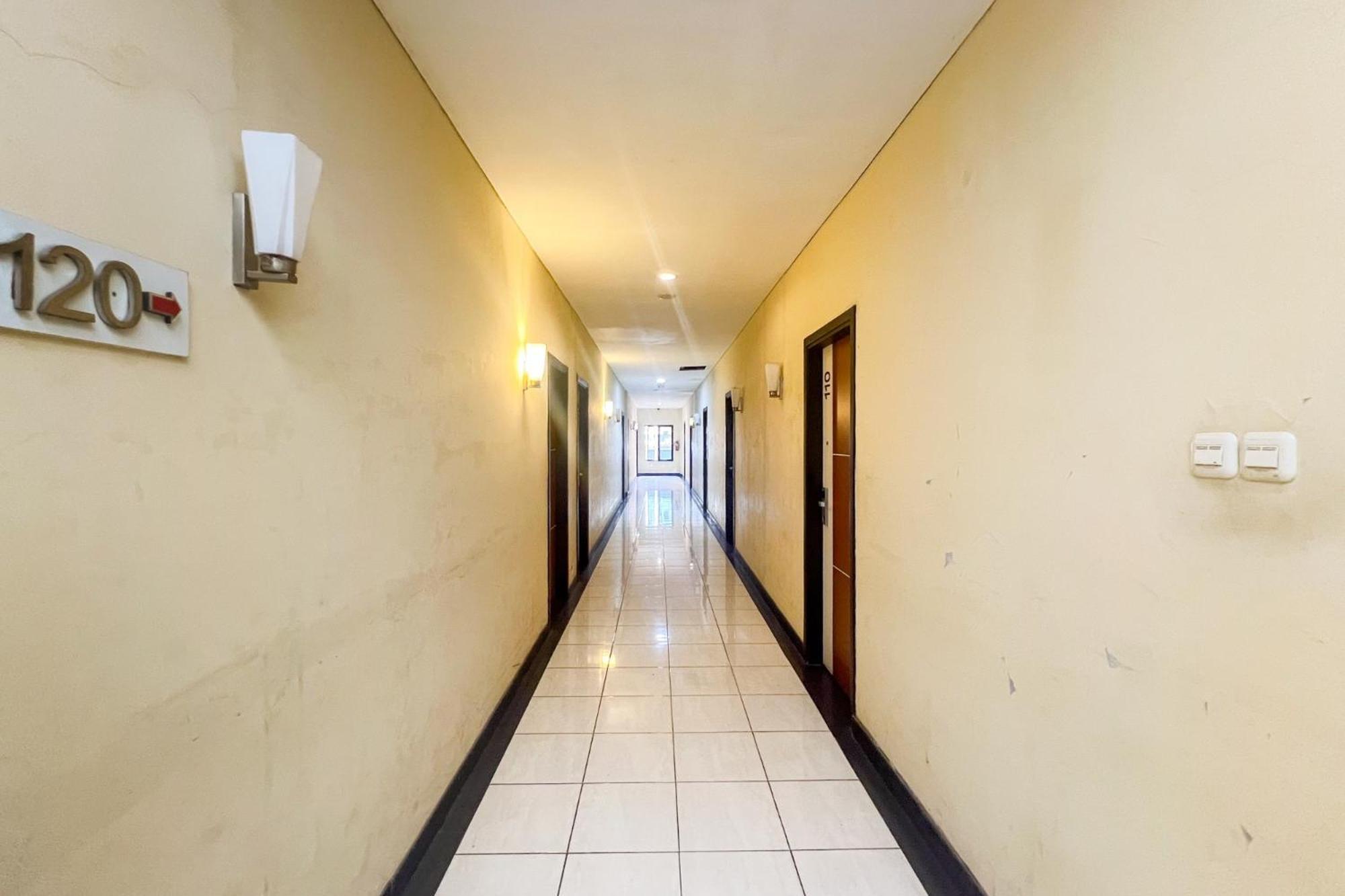 Urbanview Trisula Hotel Makassar Eksteriør billede
