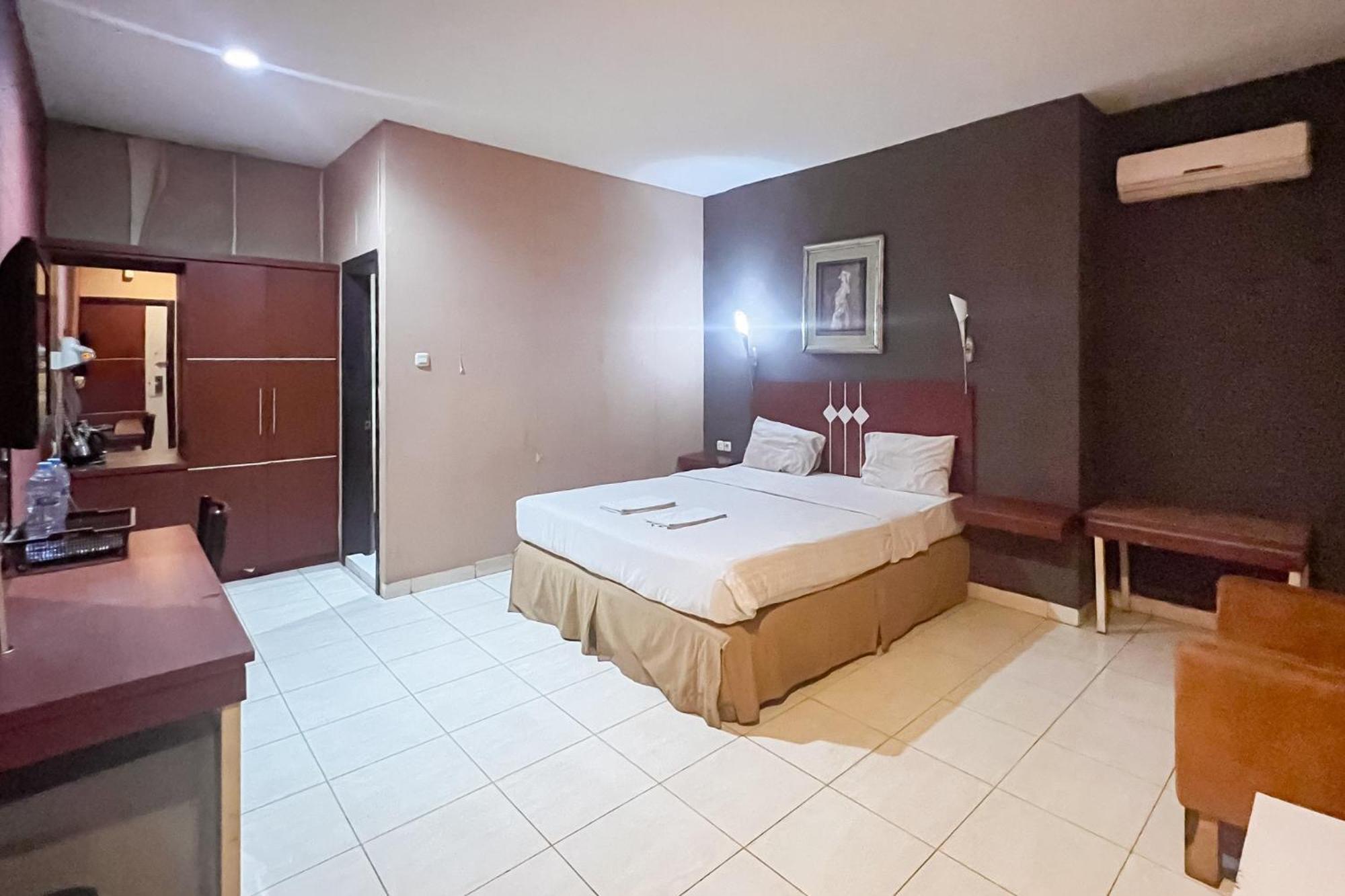 Urbanview Trisula Hotel Makassar Eksteriør billede
