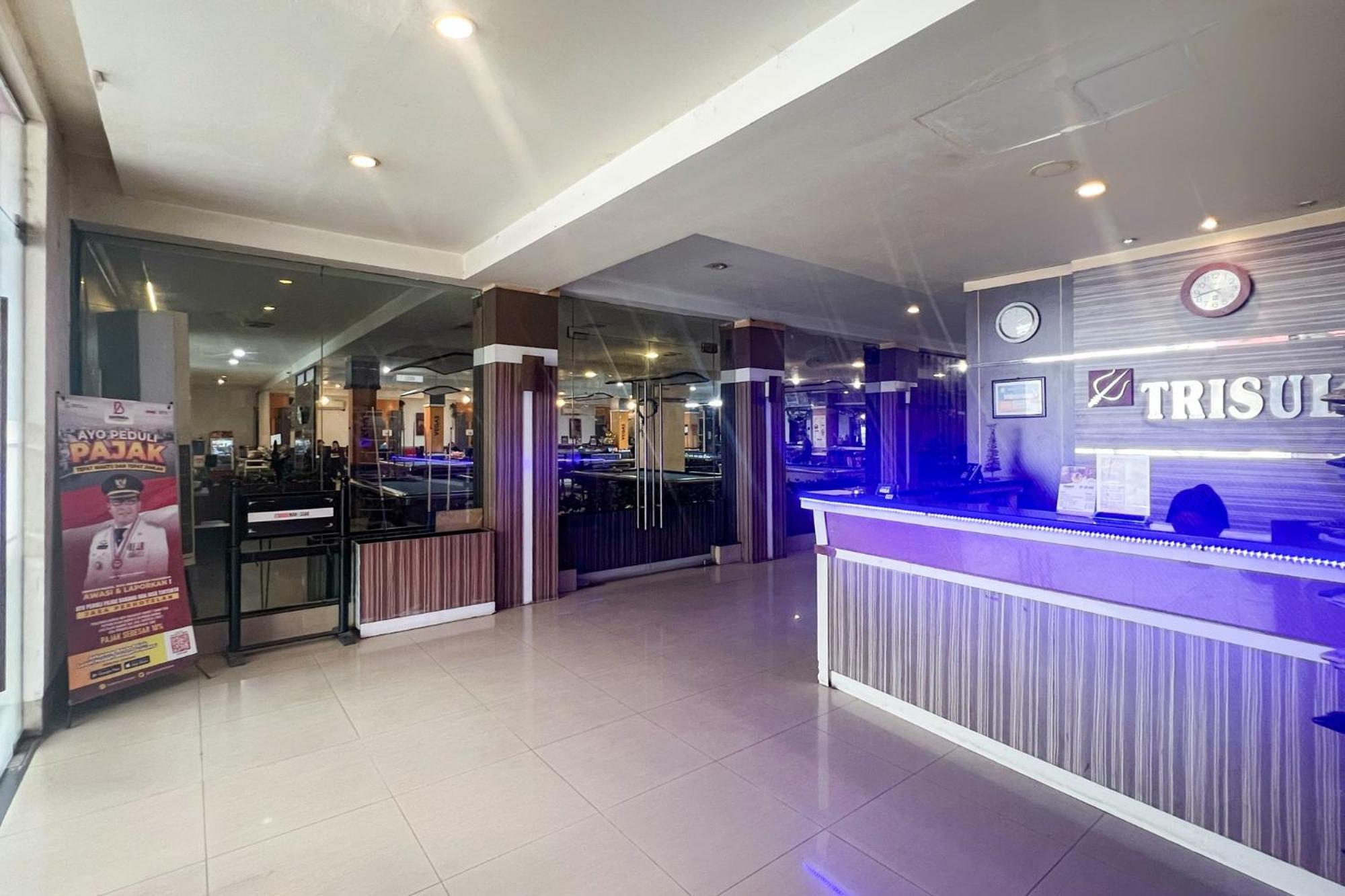 Urbanview Trisula Hotel Makassar Eksteriør billede