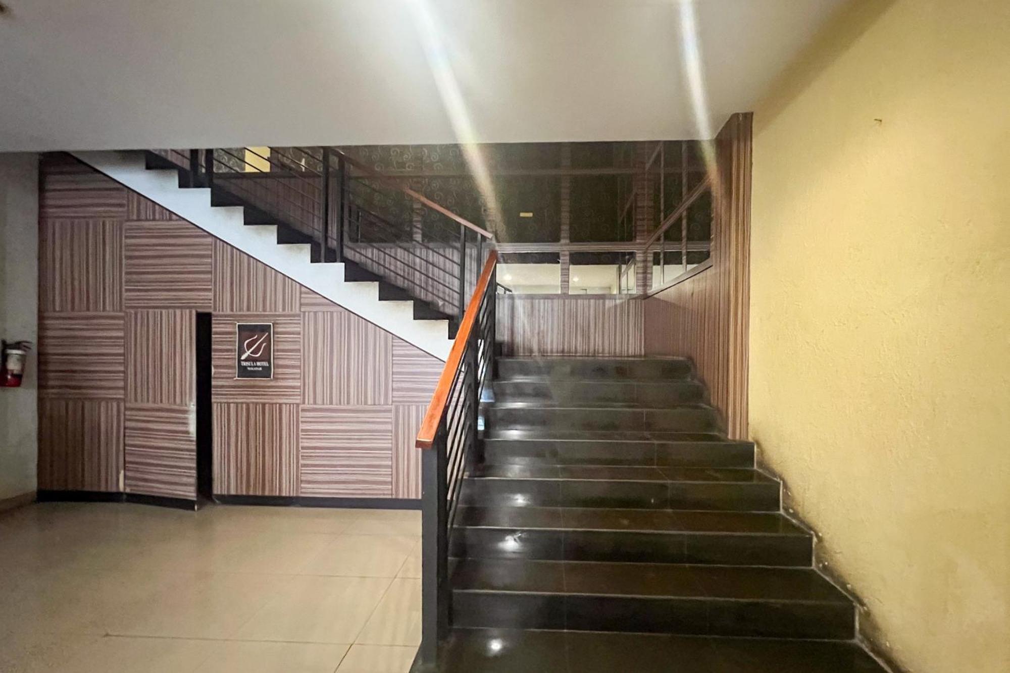 Urbanview Trisula Hotel Makassar Eksteriør billede