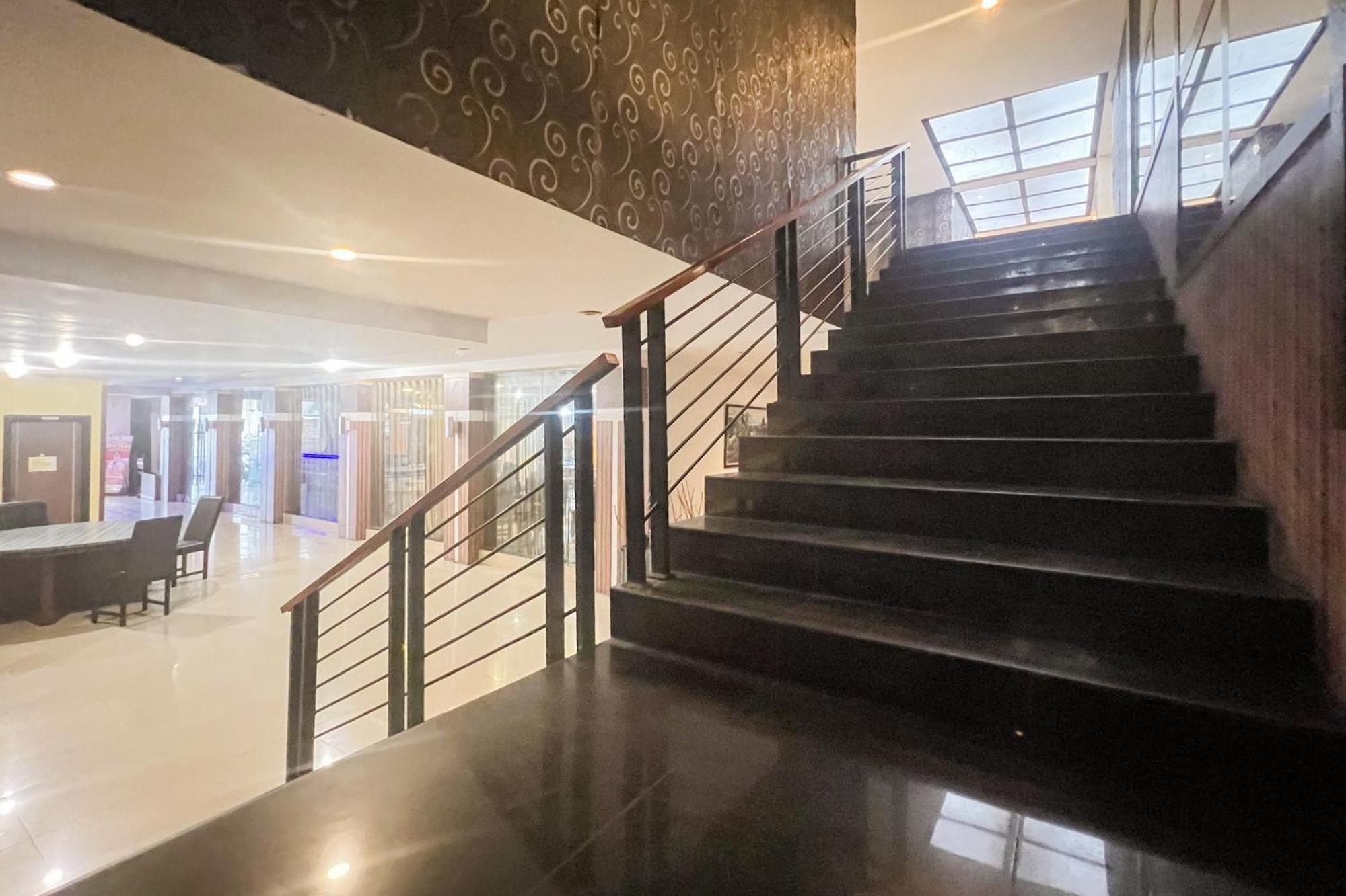 Urbanview Trisula Hotel Makassar Eksteriør billede