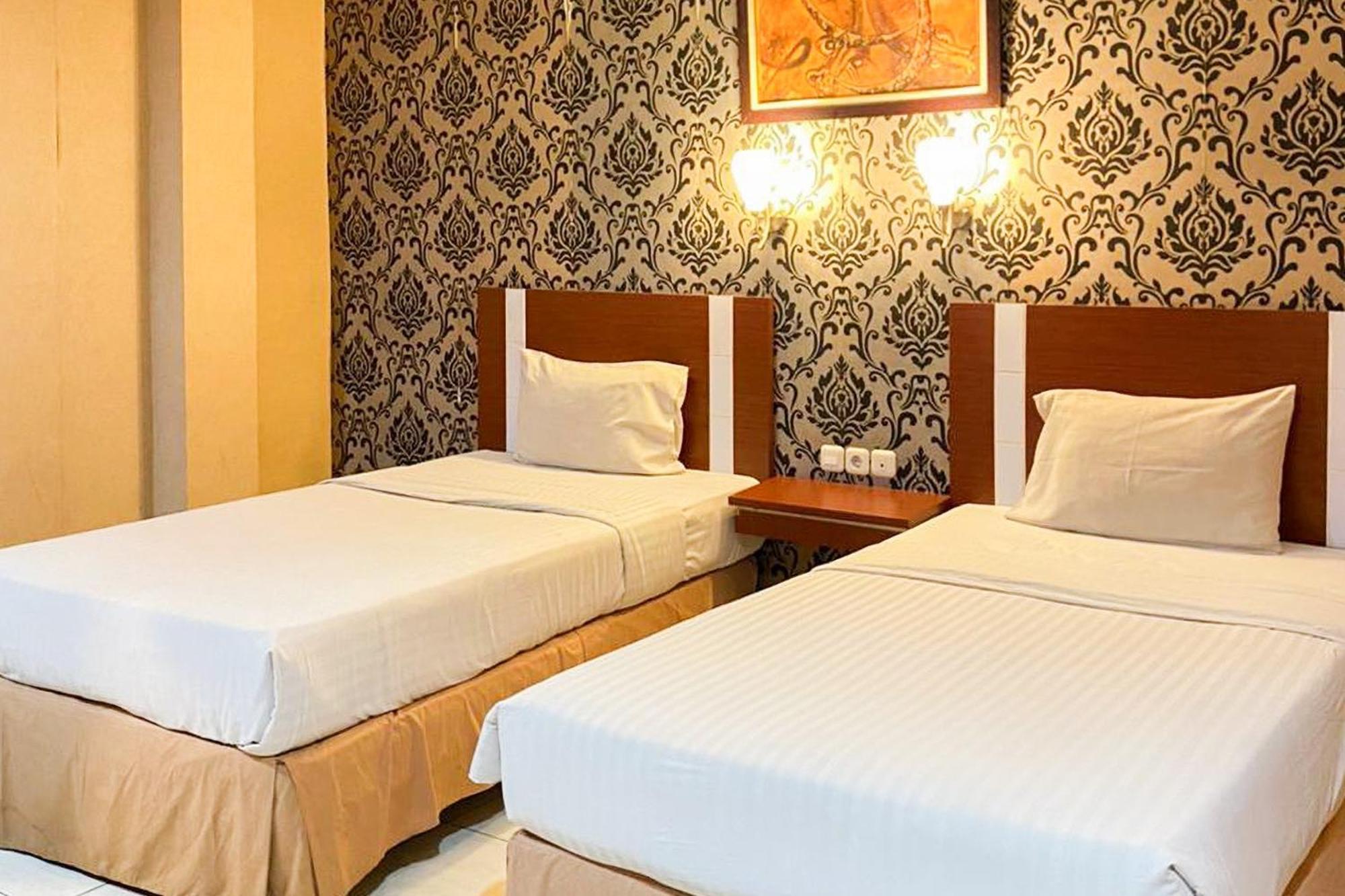 Urbanview Trisula Hotel Makassar Eksteriør billede