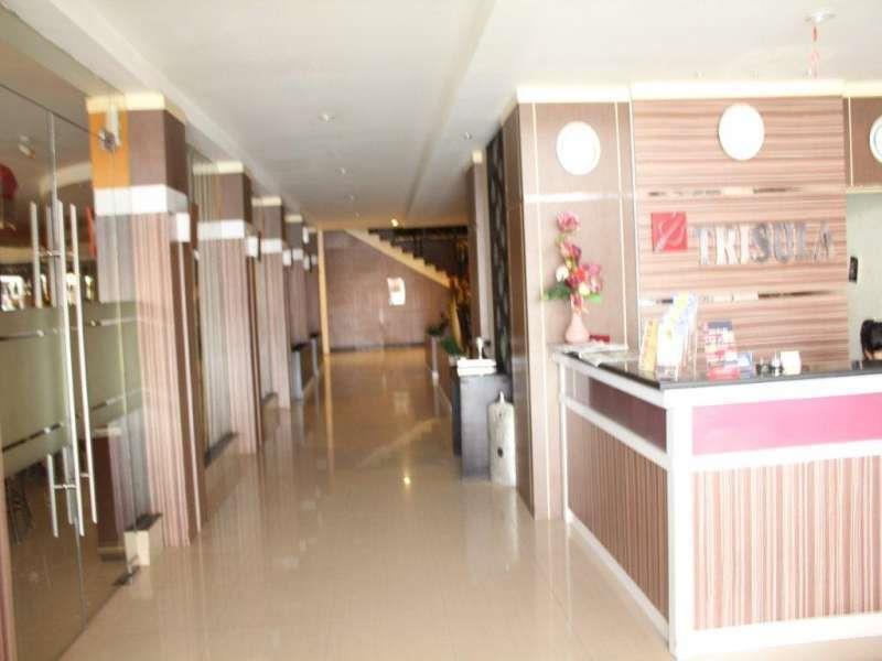 Urbanview Trisula Hotel Makassar Eksteriør billede