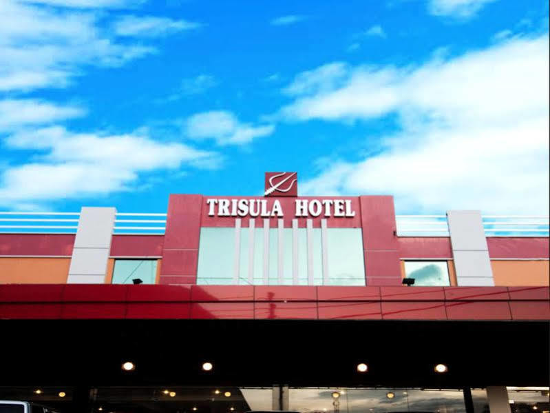 Urbanview Trisula Hotel Makassar Eksteriør billede