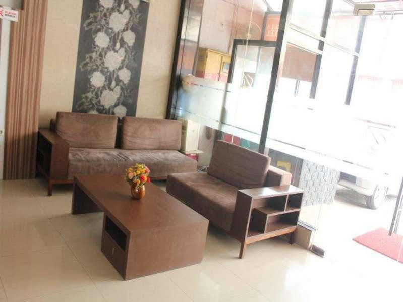 Urbanview Trisula Hotel Makassar Eksteriør billede